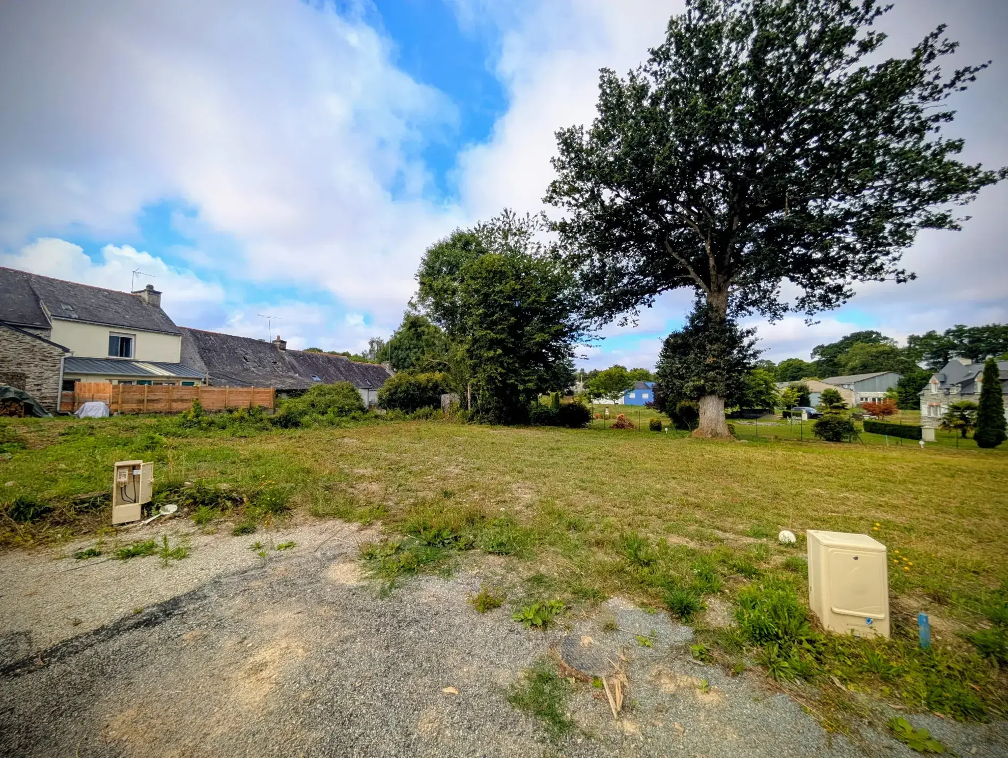 Terrain constructible à Ruffiac de 491 m², viabilisé, au centre-ville 