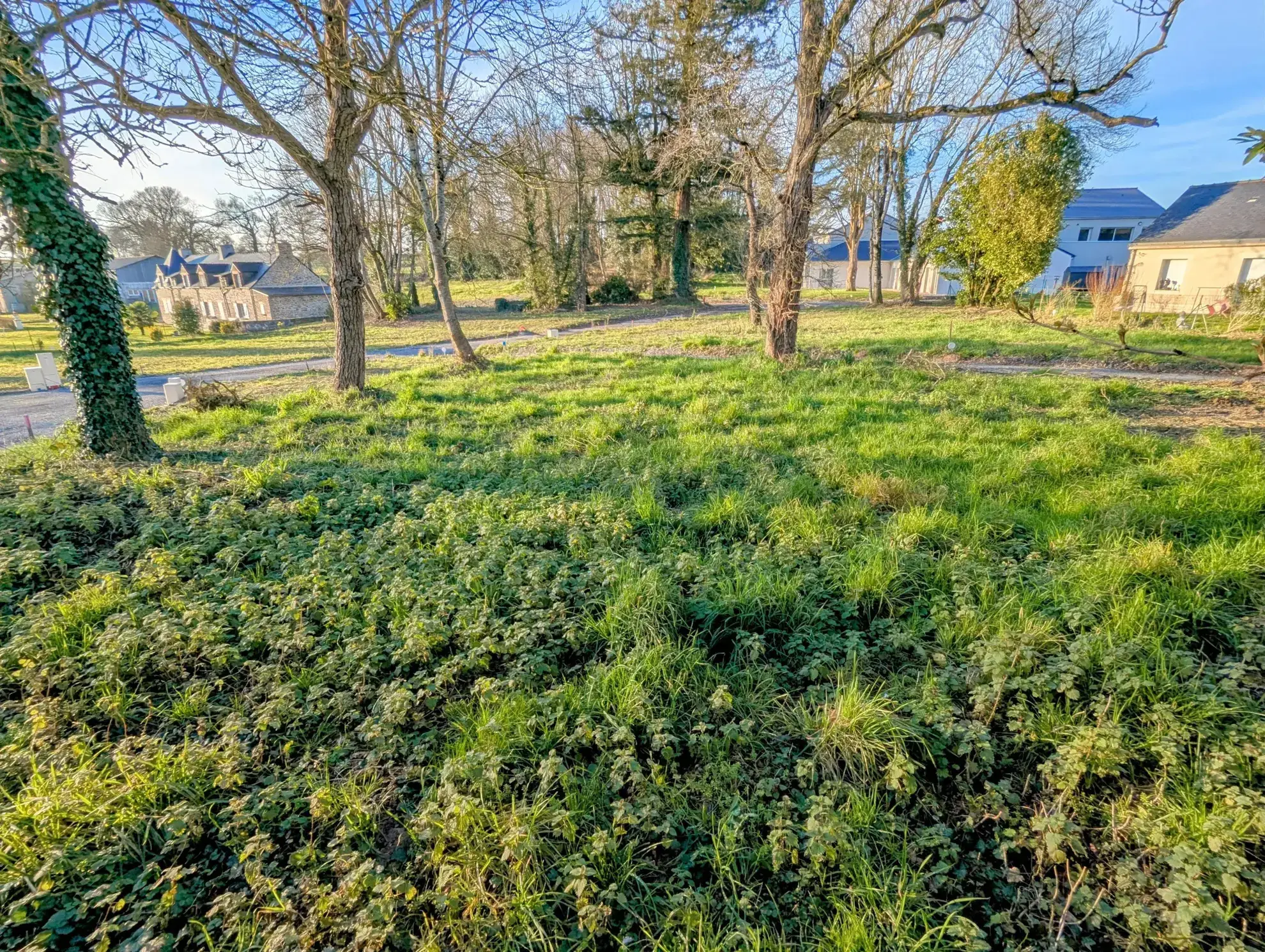 Terrain constructible à Ruffiac de 491 m², viabilisé, au centre-ville 