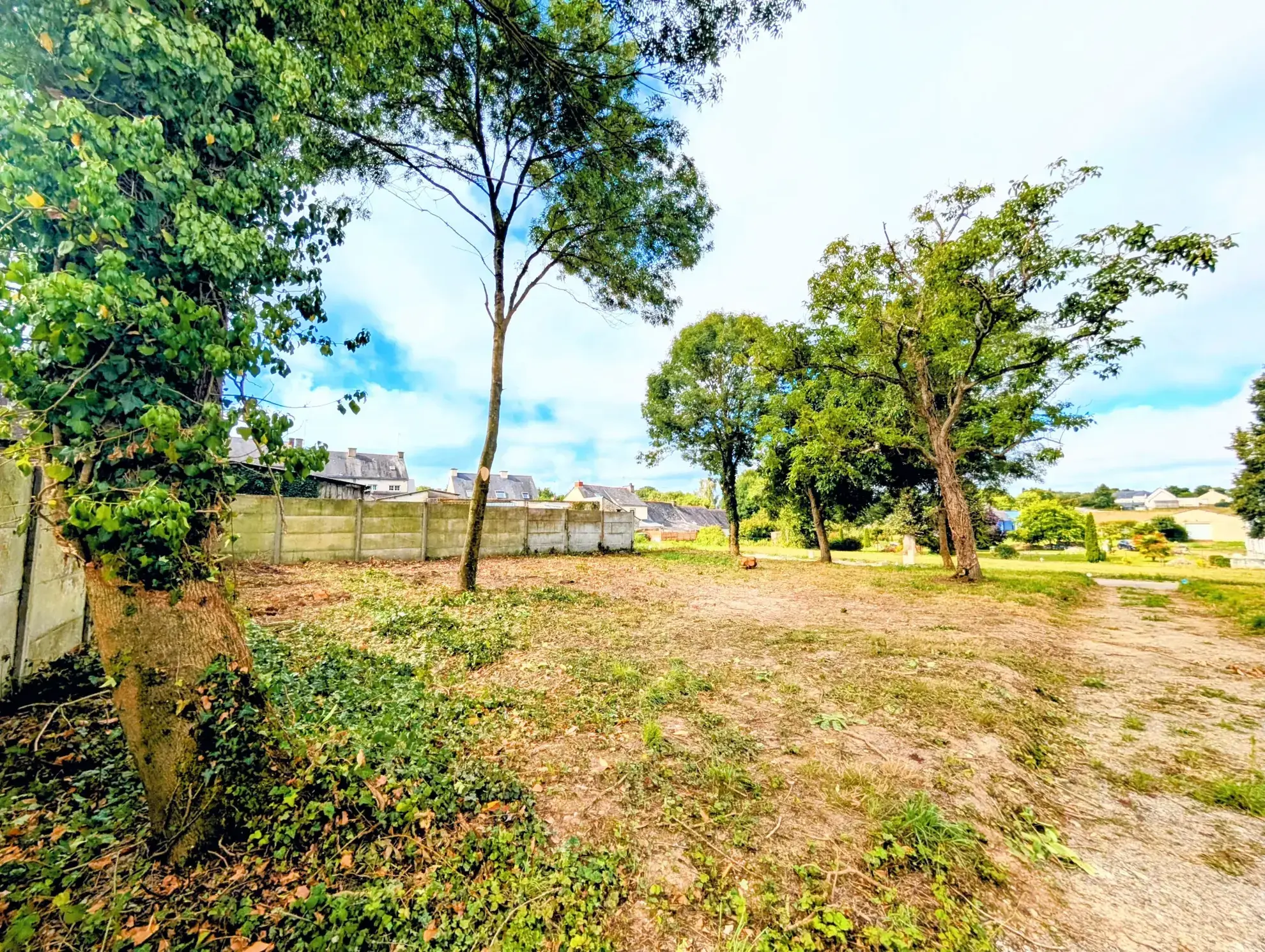 Terrain constructible à Ruffiac de 491 m², viabilisé, au centre-ville