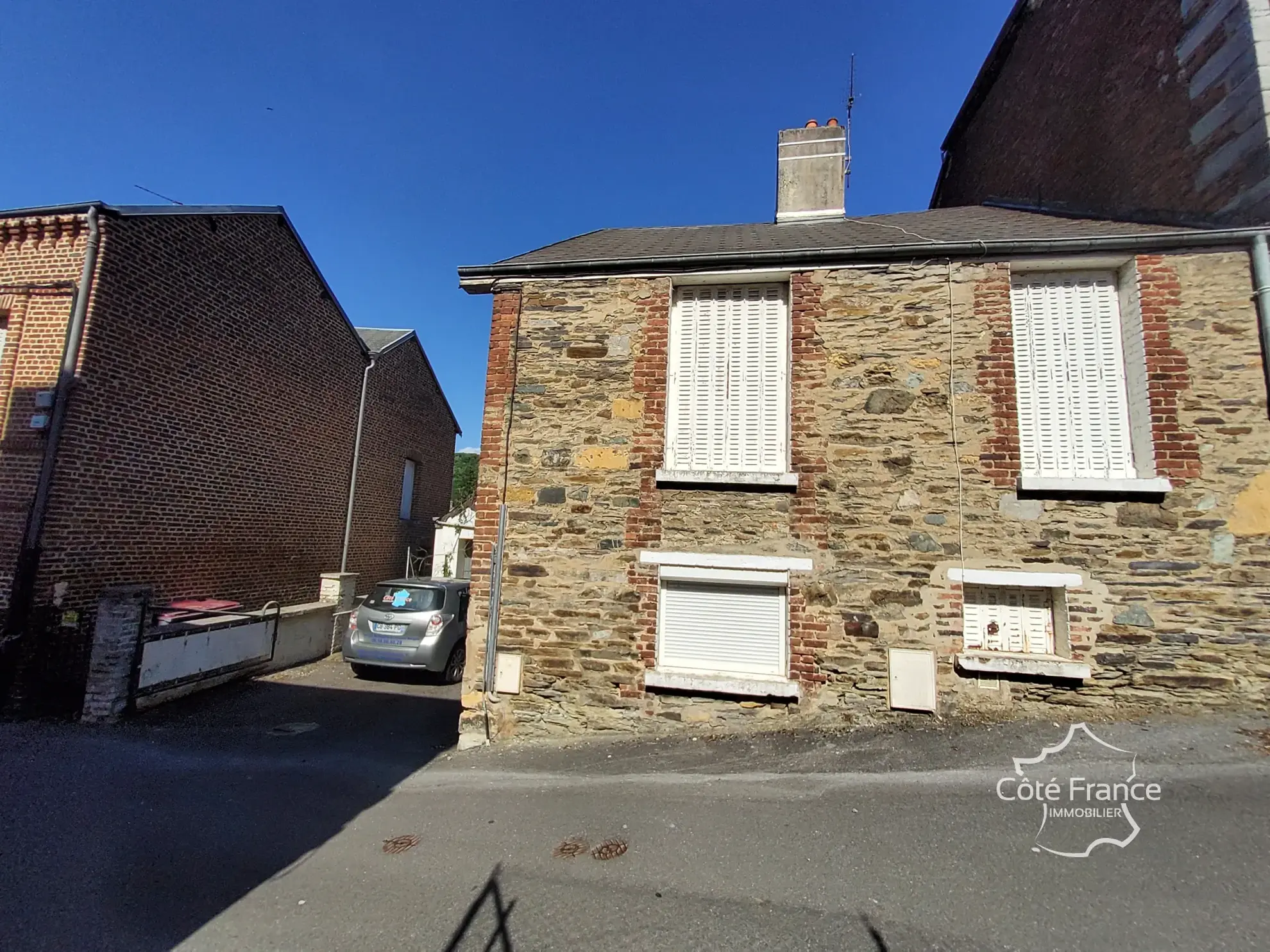 Maison moderne de 138 m² avec jardin clos, garage, proche commodités à Fumay