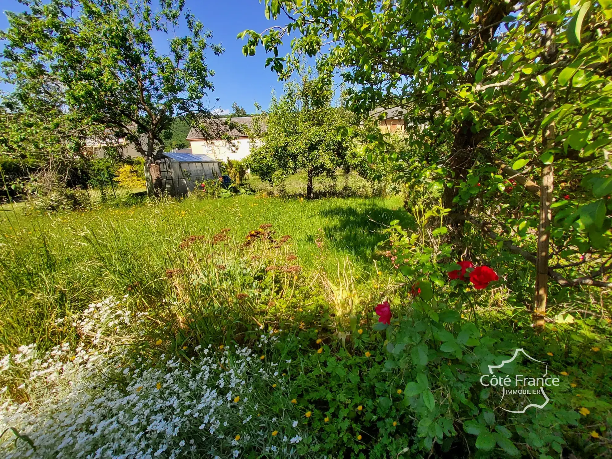 Maison moderne de 138 m² avec jardin clos, garage, proche commodités à Fumay 