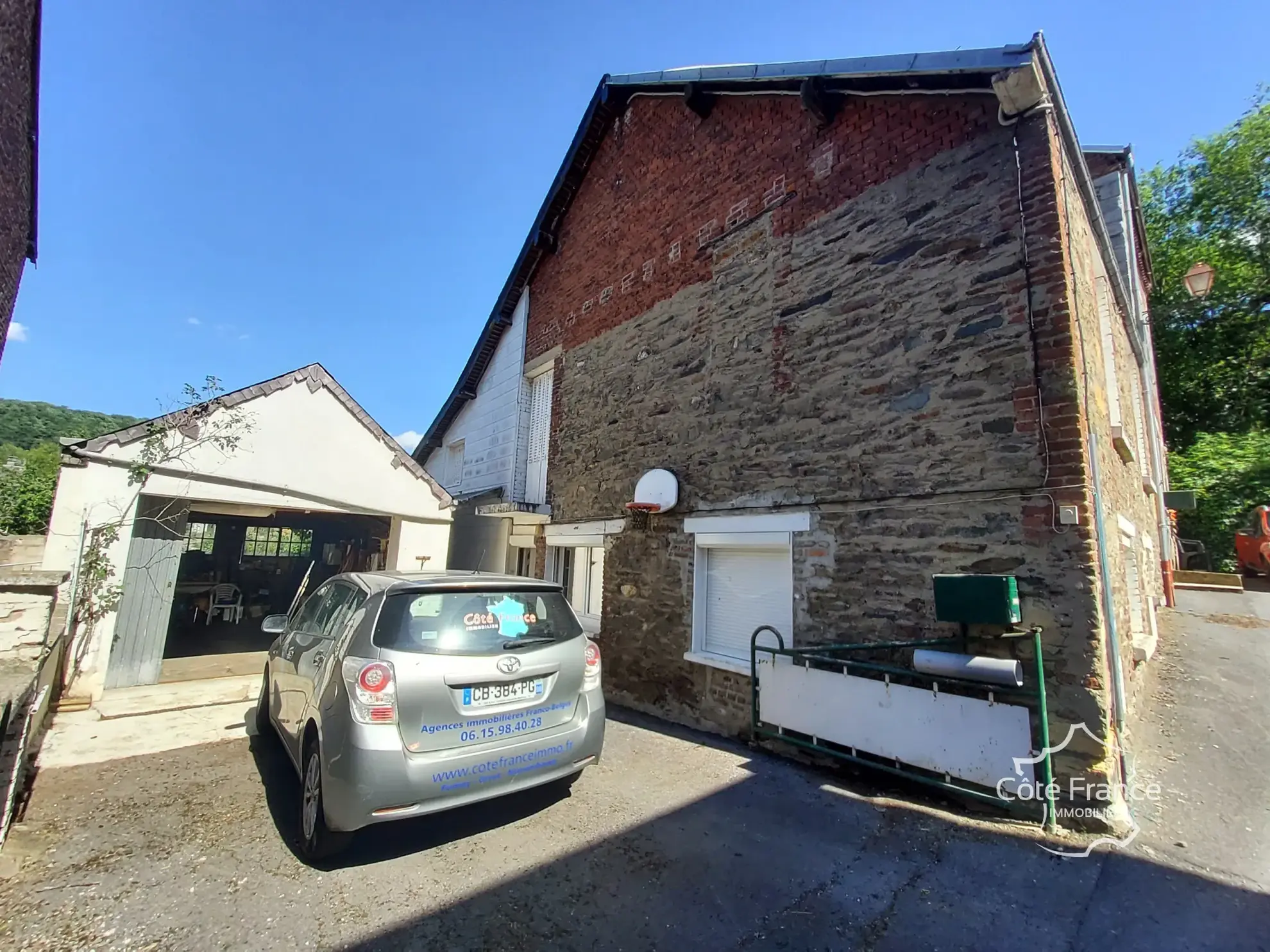 Maison moderne de 138 m² avec jardin clos, garage, proche commodités à Fumay 