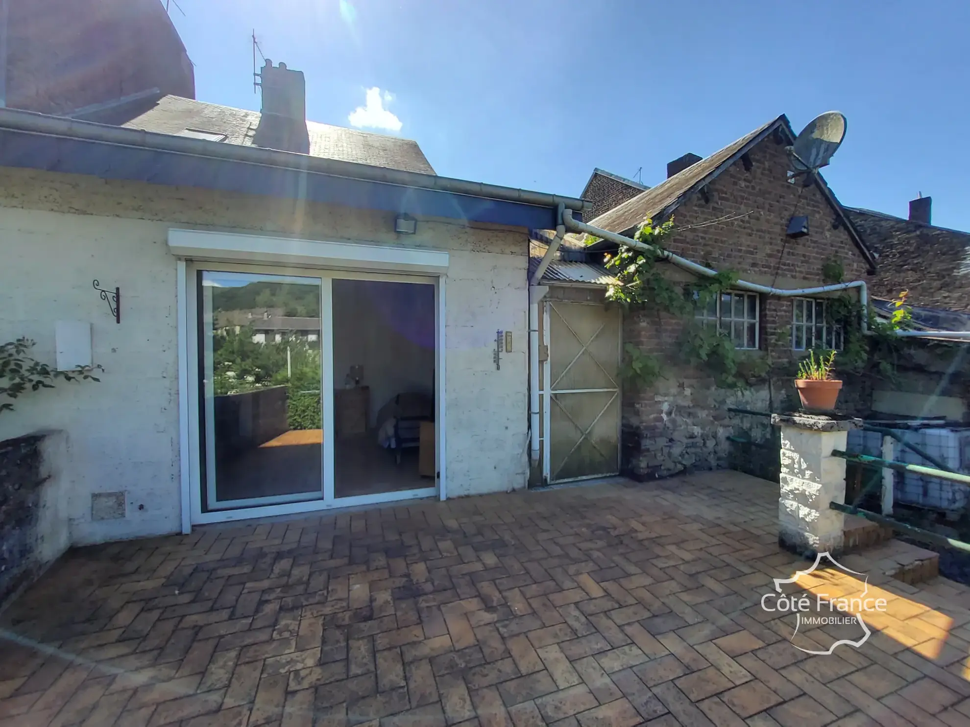 Maison moderne de 138 m² avec jardin clos, garage, proche commodités à Fumay 