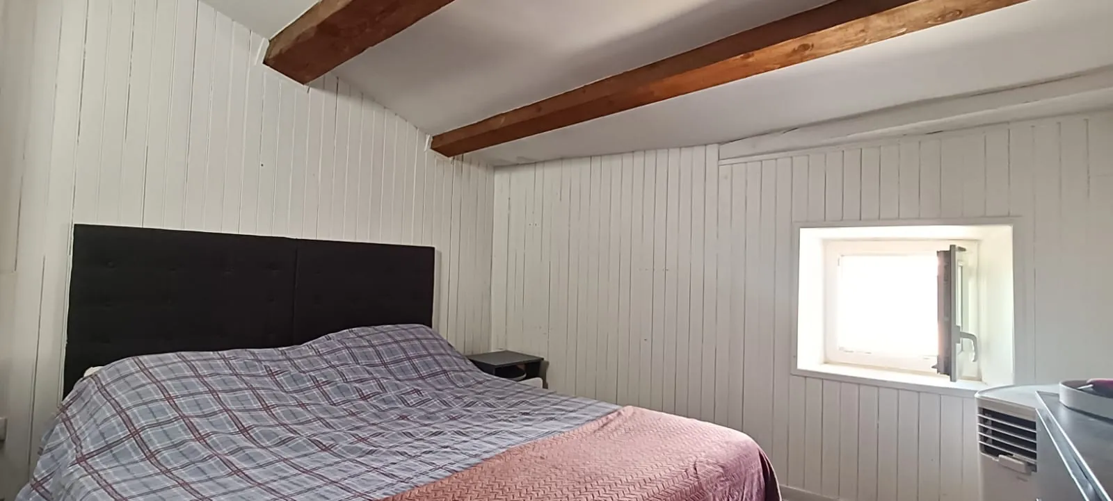 Maison de village rénovée à Bizanet avec garage et 2 chambres 