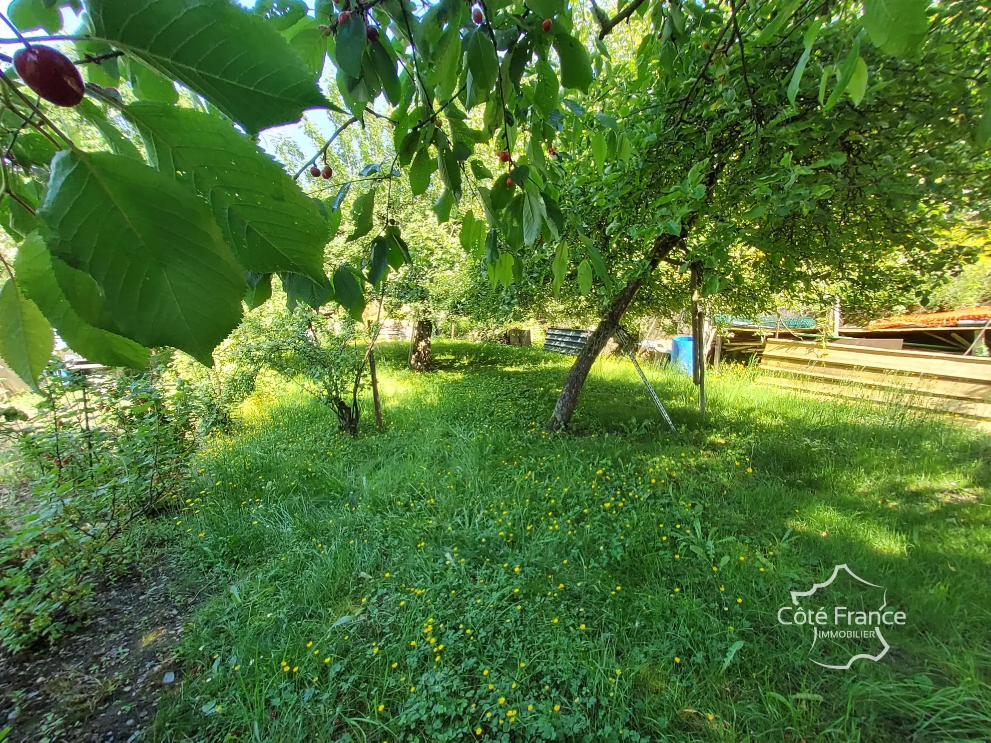 Maison moderne de 138 m² avec jardin clos, garage, proche commodités à Fumay 