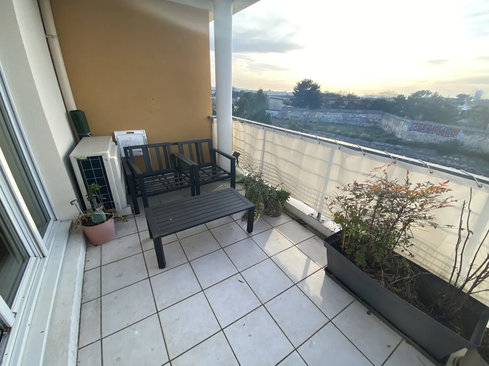 Appartement T3 lumineux avec terrasse à Marseille Chutes Lavie 