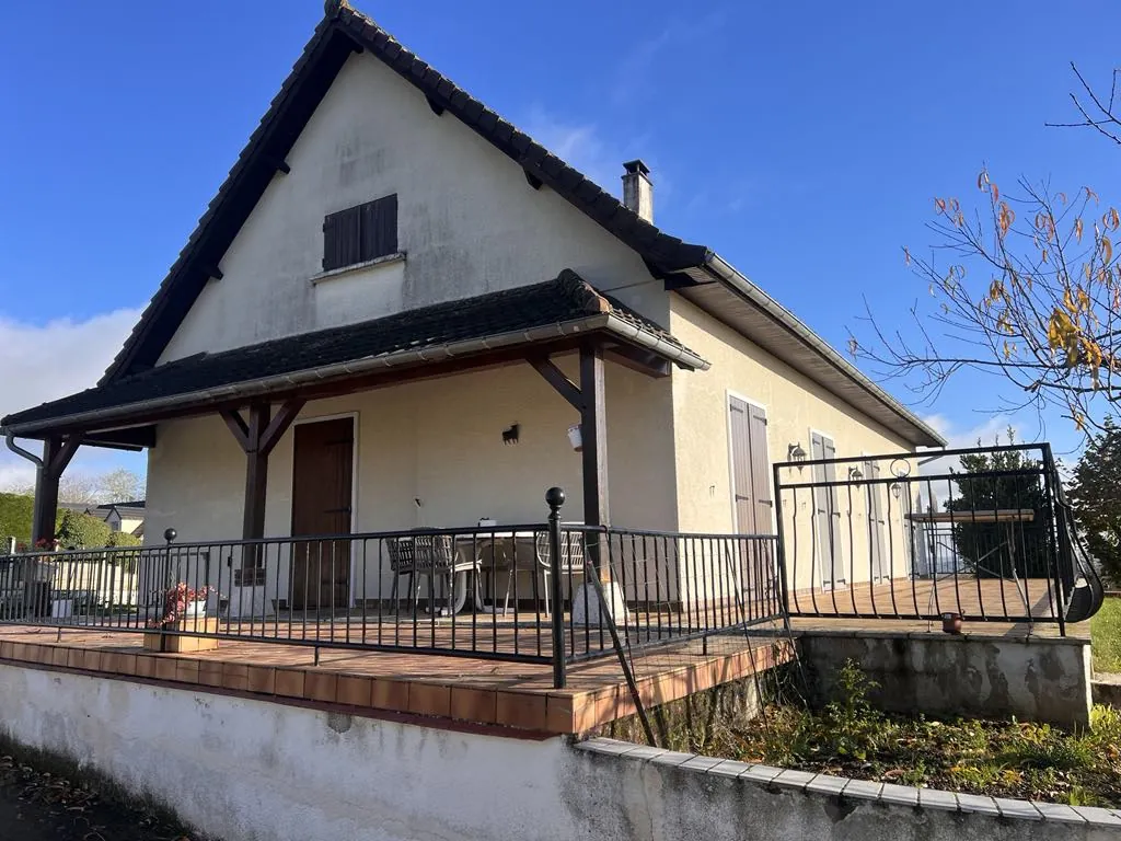Maison à vendre à Pourrain avec sous-sol complet, 4 chambres et terrain arboré 