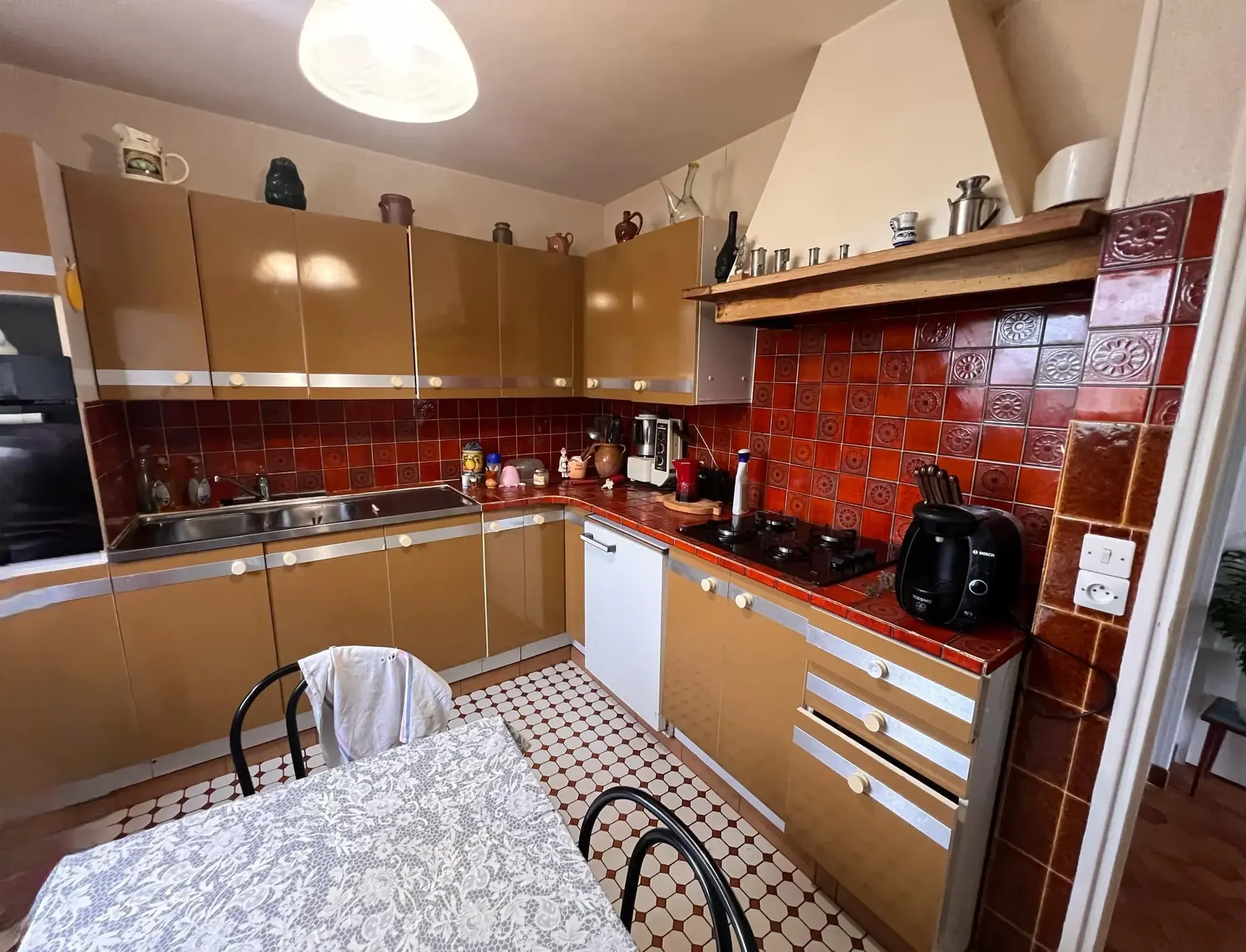 Maison à vendre à Pourrain avec sous-sol complet, 4 chambres et terrain arboré 