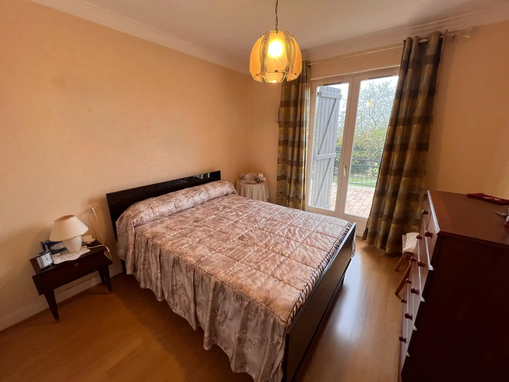 Maison à vendre à Pourrain avec sous-sol complet, 4 chambres et terrain arboré 