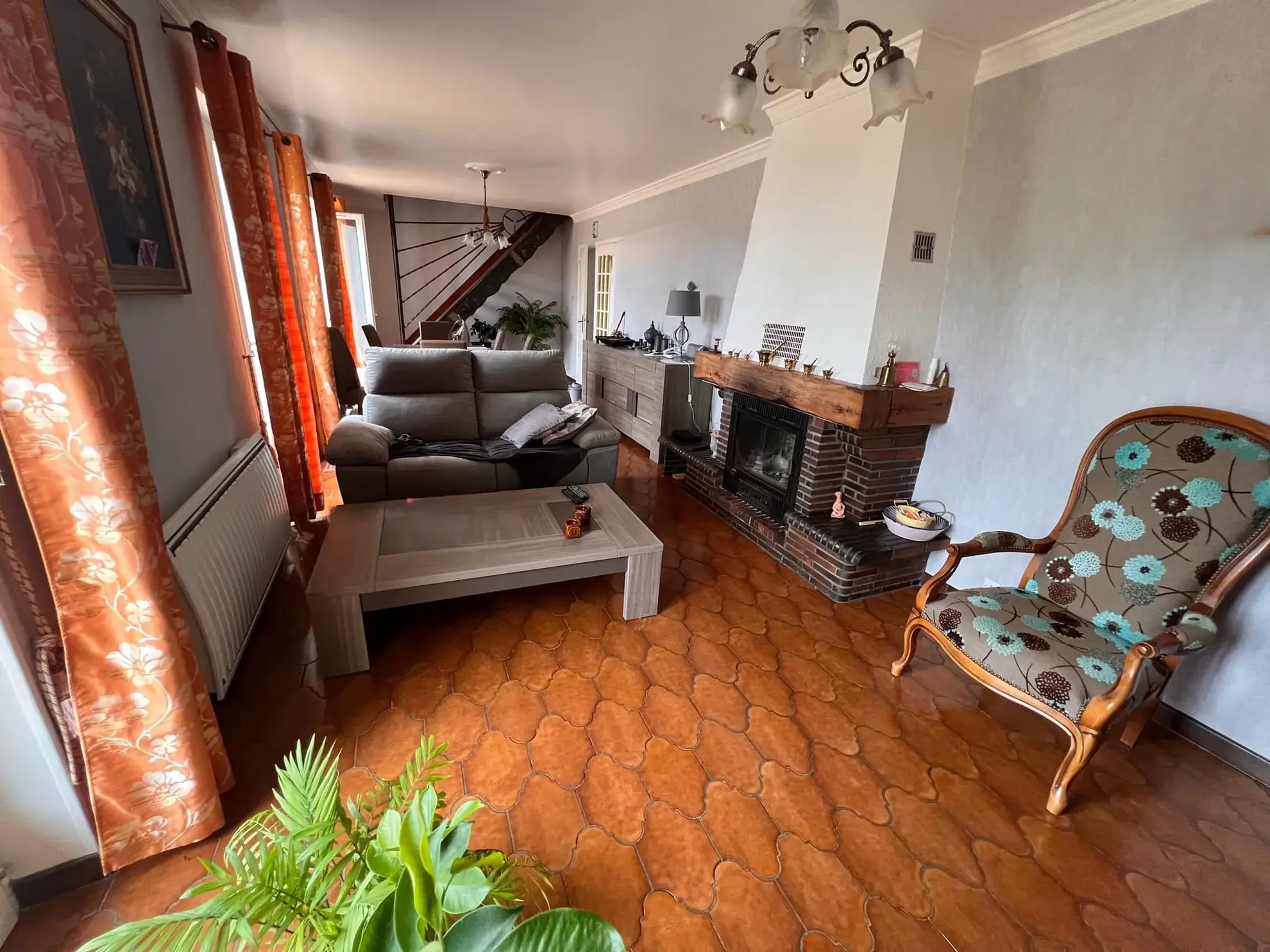 Maison à vendre à Pourrain avec sous-sol complet, 4 chambres et terrain arboré 