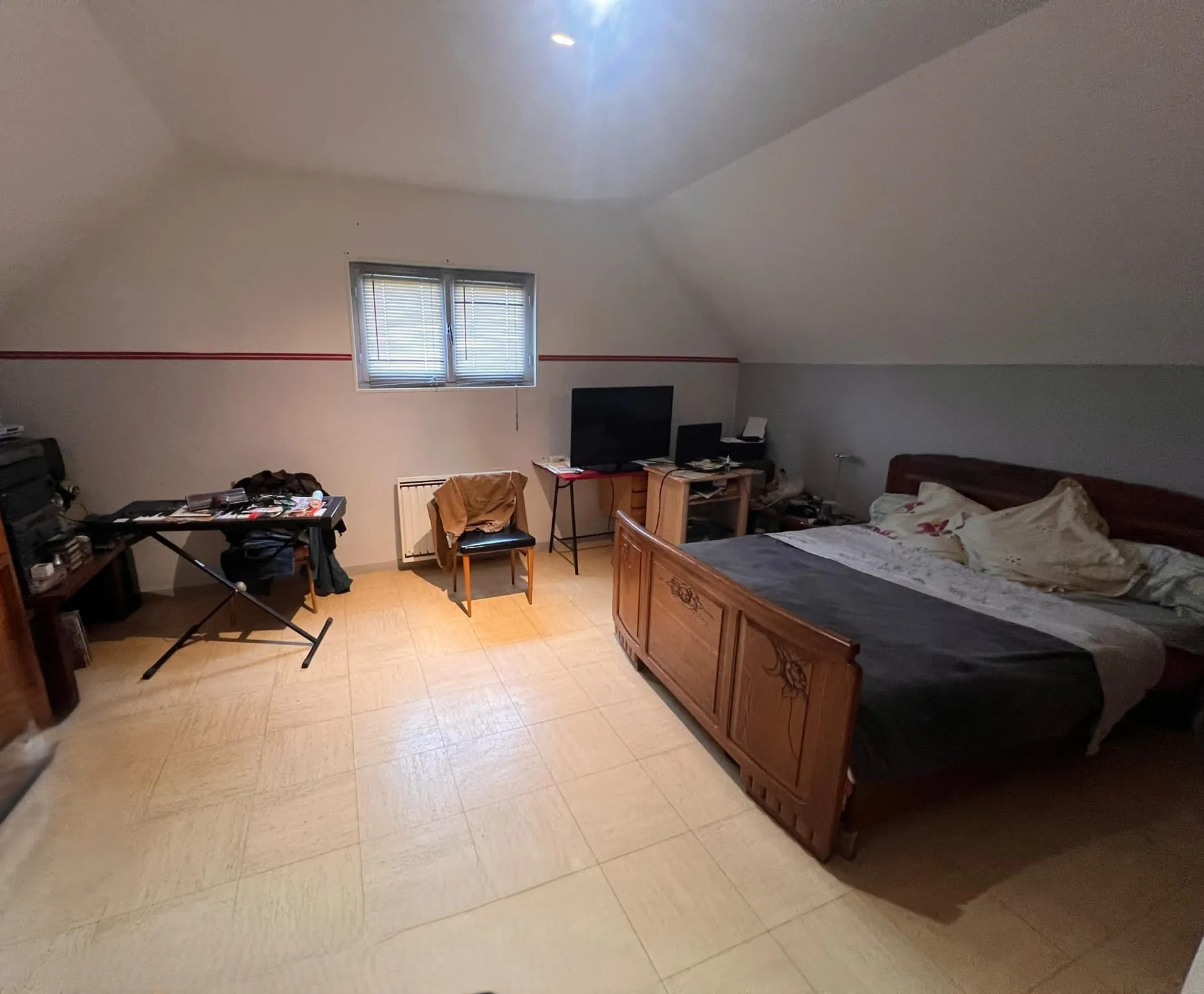 Maison à vendre à Pourrain avec sous-sol complet, 4 chambres et terrain arboré 