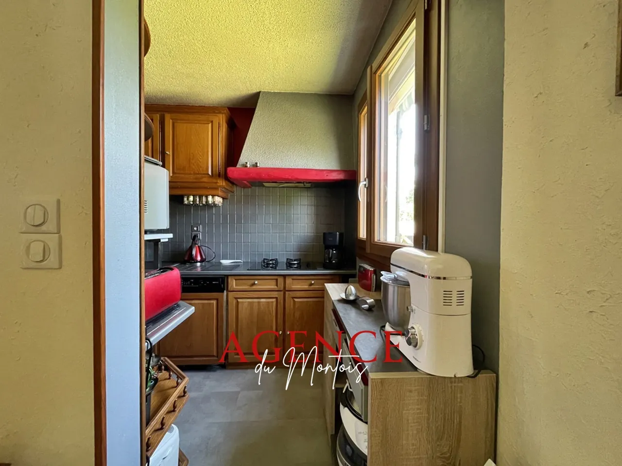 Maison indépendante avec jardin à Bray-sur-Seine, 1987, 4 chambres, garage, secteur calme 