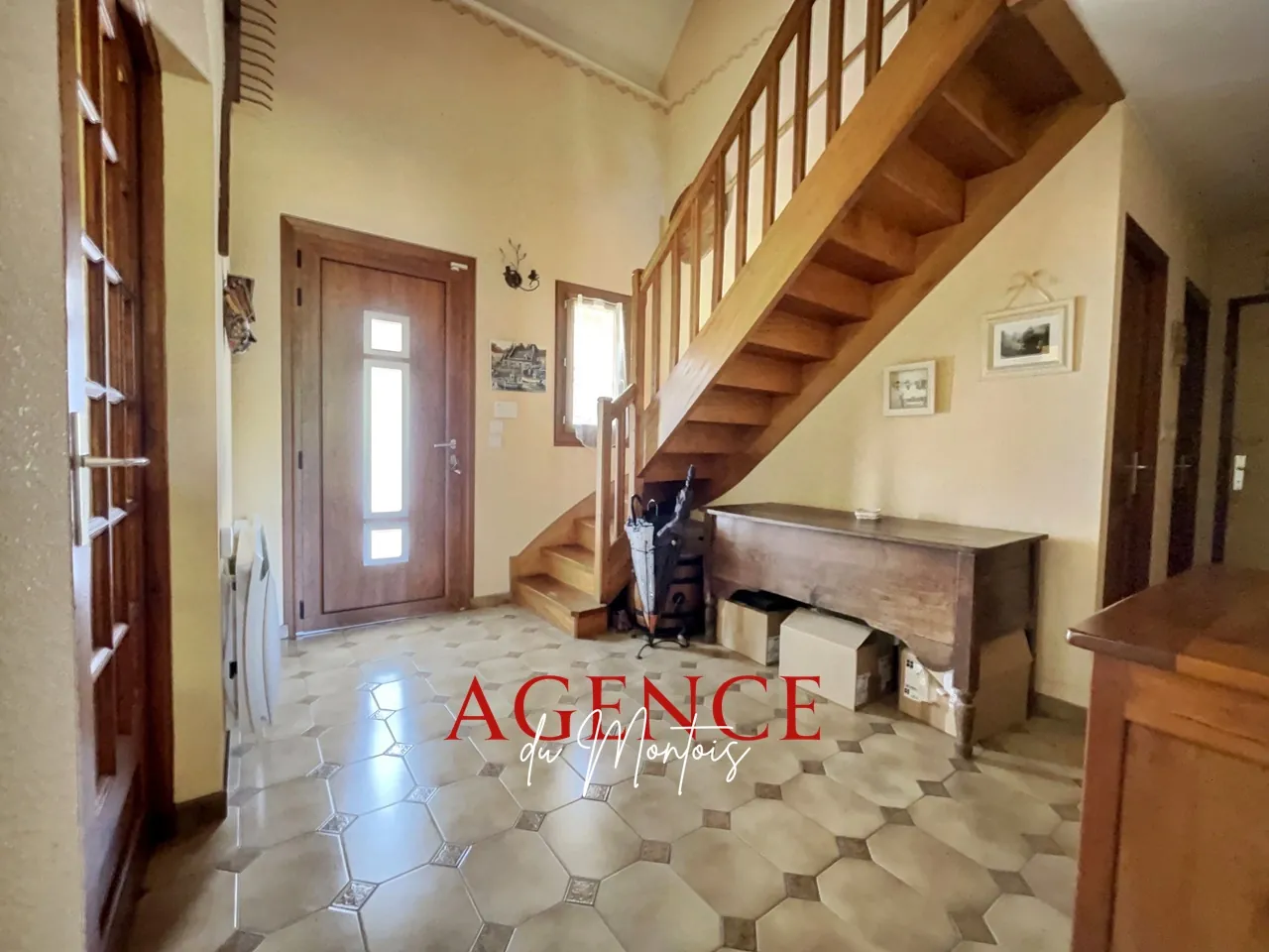 Maison indépendante avec jardin à Bray-sur-Seine, 1987, 4 chambres, garage, secteur calme 