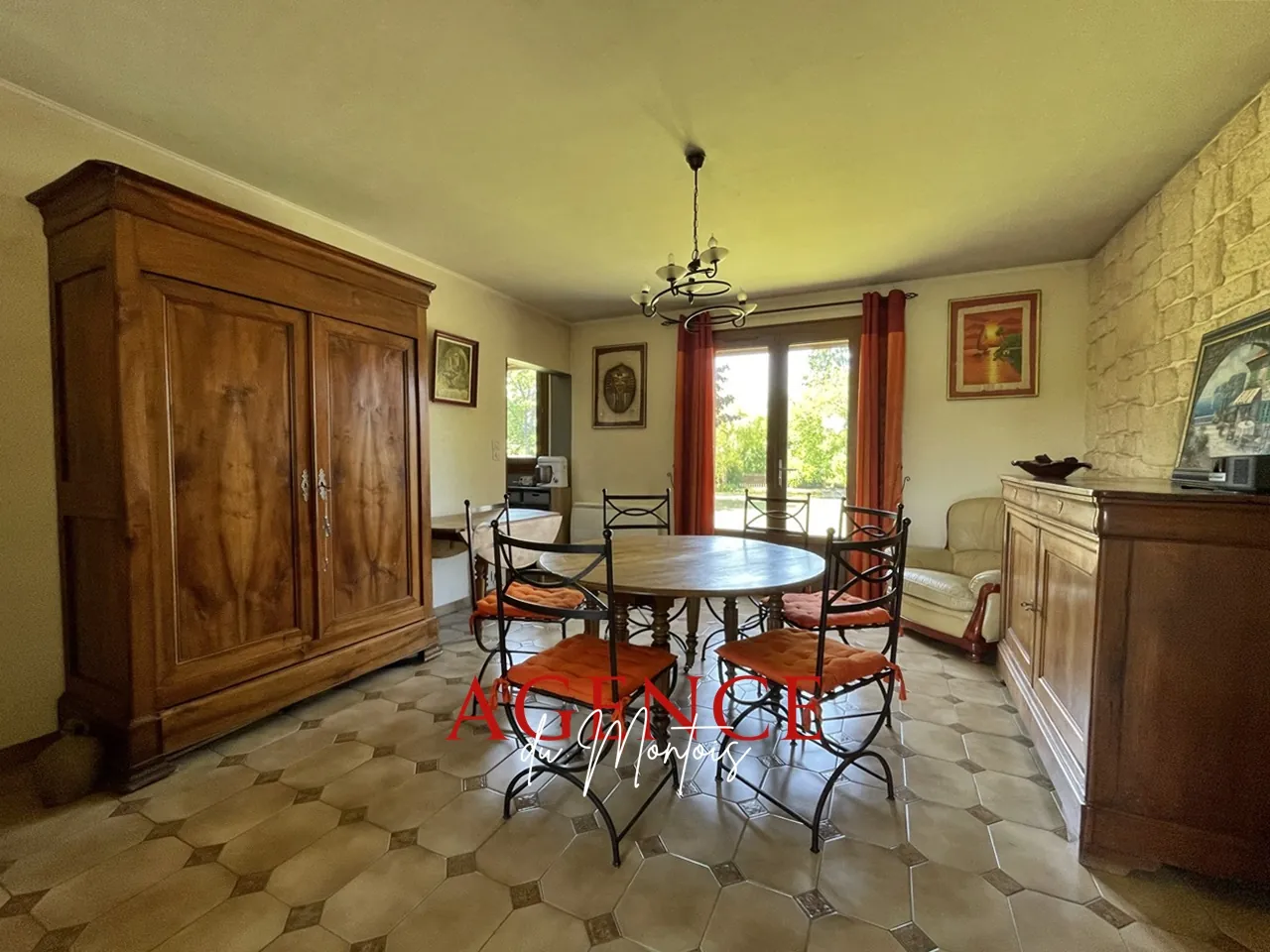 Maison indépendante avec jardin à Bray-sur-Seine, 1987, 4 chambres, garage, secteur calme 