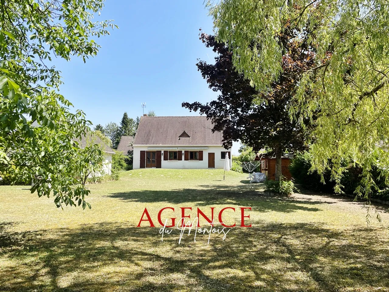 Maison indépendante avec jardin à Bray-sur-Seine, 1987, 4 chambres, garage, secteur calme 