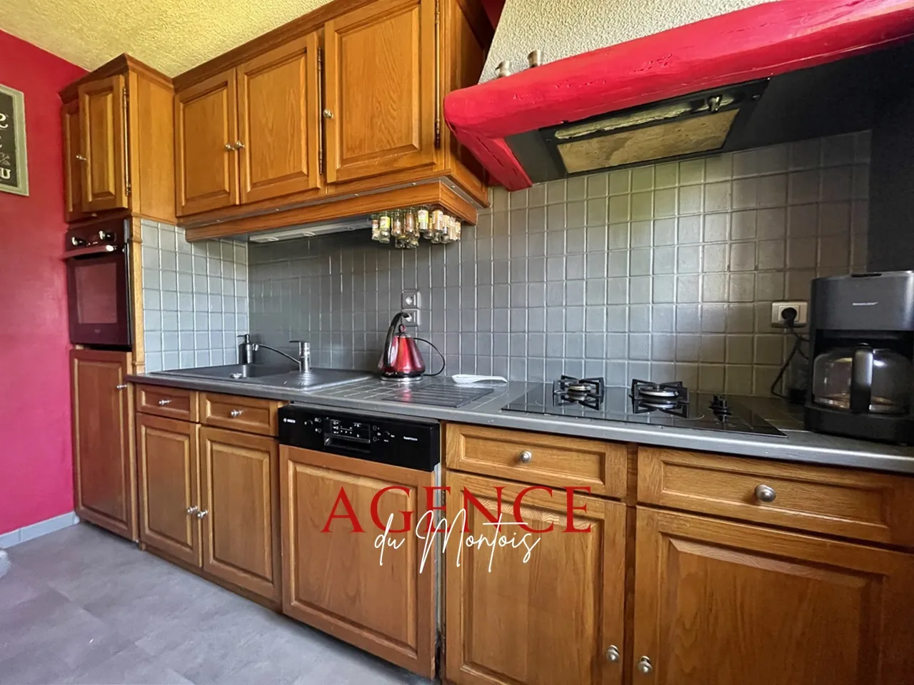 Maison indépendante avec jardin à Bray-sur-Seine, 1987, 4 chambres, garage, secteur calme 