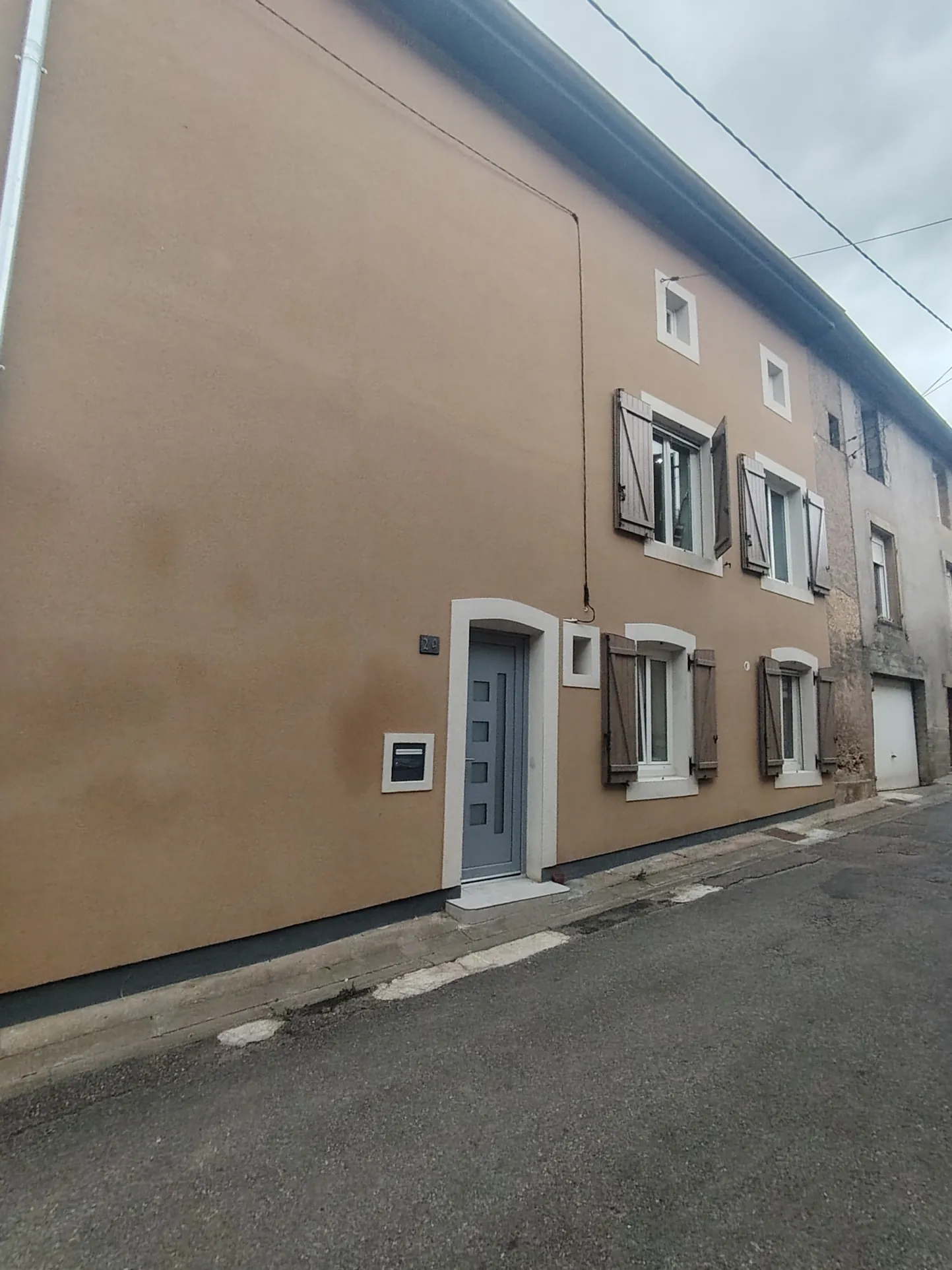 Charmante maison de village rénovée à Onville avec grand potentiel