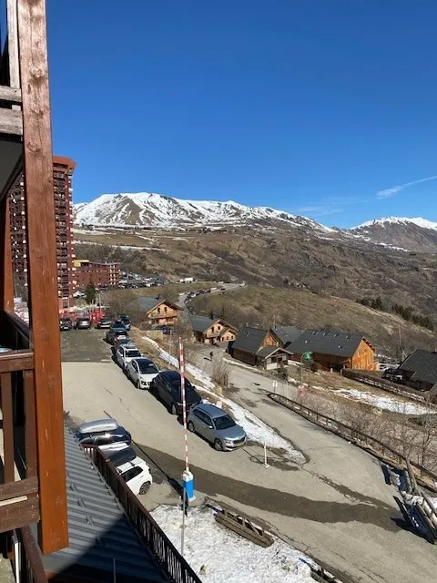 Appartement T2 à vendre dans la station de ski du Corbier avec balcon et bail commercial 