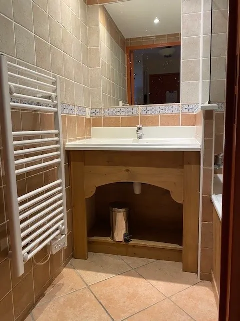 Appartement T2 à vendre dans la station de ski du Corbier avec balcon et bail commercial 