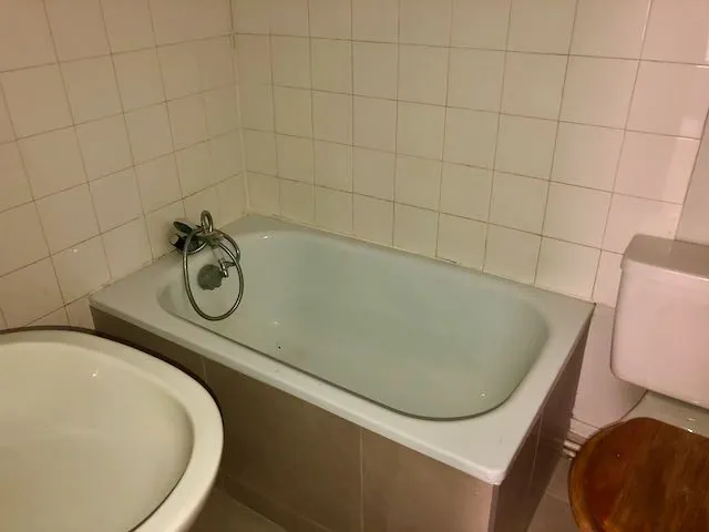 Immeuble de rapport à Marcigny avec garages et appartements loués, à rénovarer 