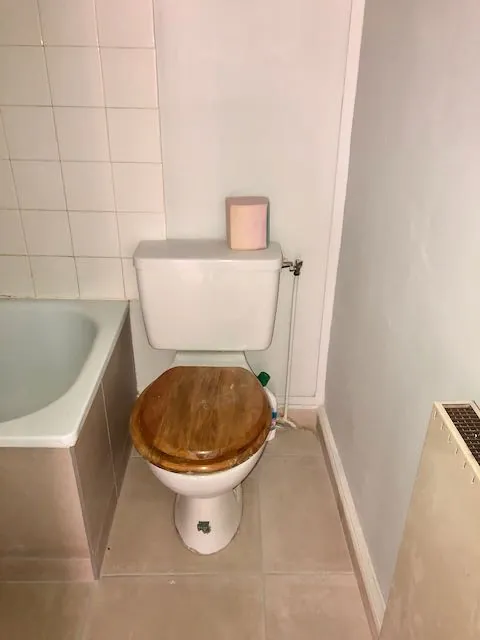 Immeuble de rapport à Marcigny avec garages et appartements loués, à rénovarer 