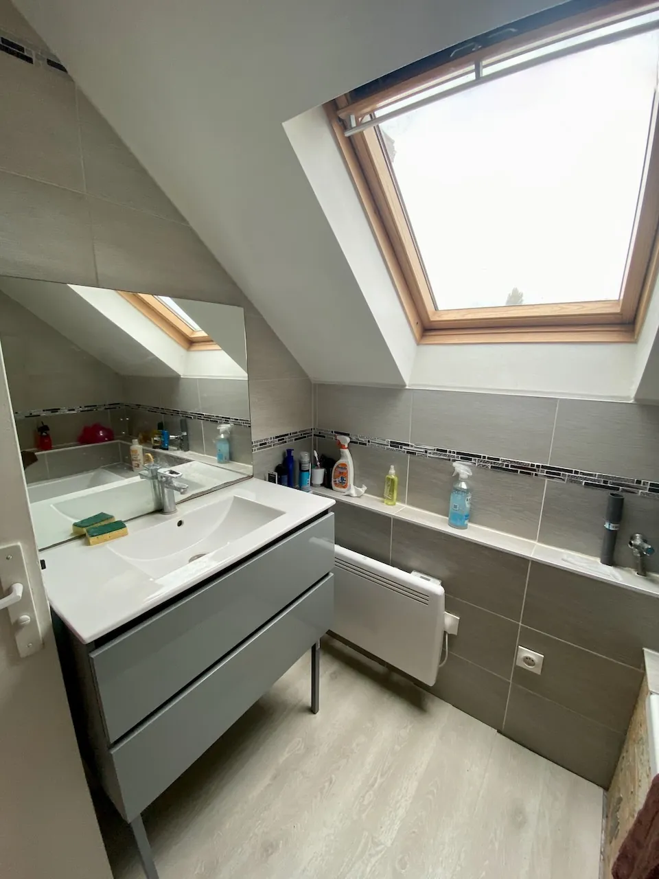 Maison semi-individuelle avec studio à Maubeuge, proche des commodités 