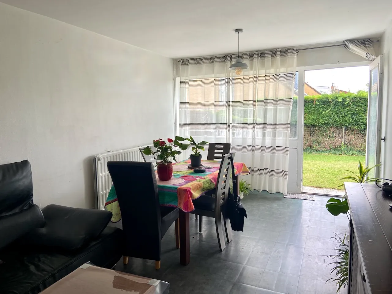 Maison semi-individuelle avec studio à Maubeuge, proche des commodités 