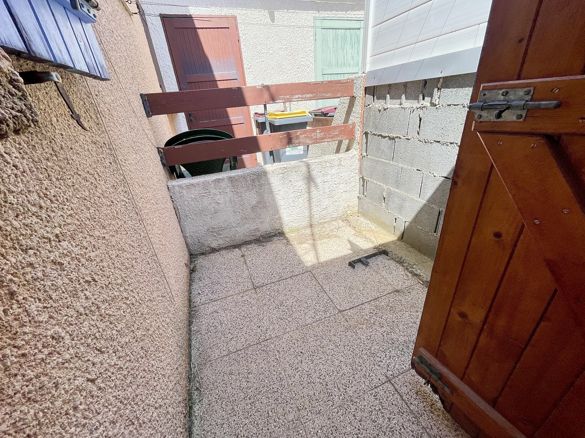 Charmante villa T2 en mezzanine avec terrasse au Grau d'Agde à vendre 