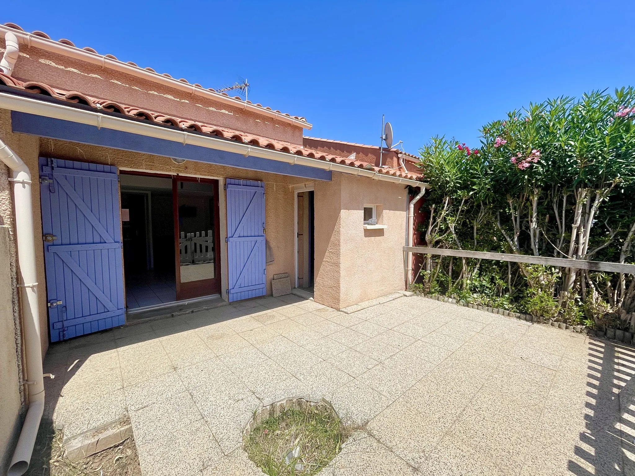 Charmante villa T2 en mezzanine avec terrasse au Grau d'Agde à vendre