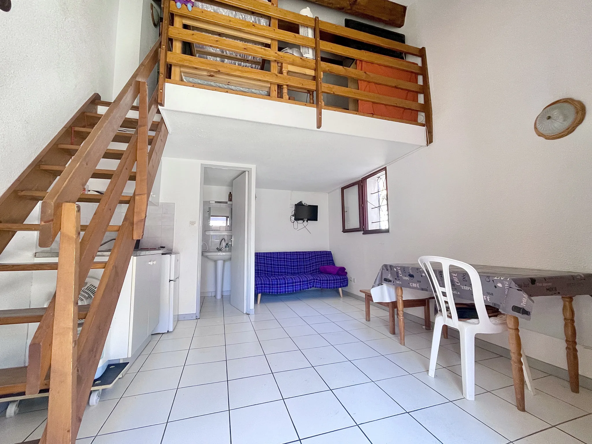 Charmante villa T2 en mezzanine avec terrasse au Grau d'Agde à vendre 