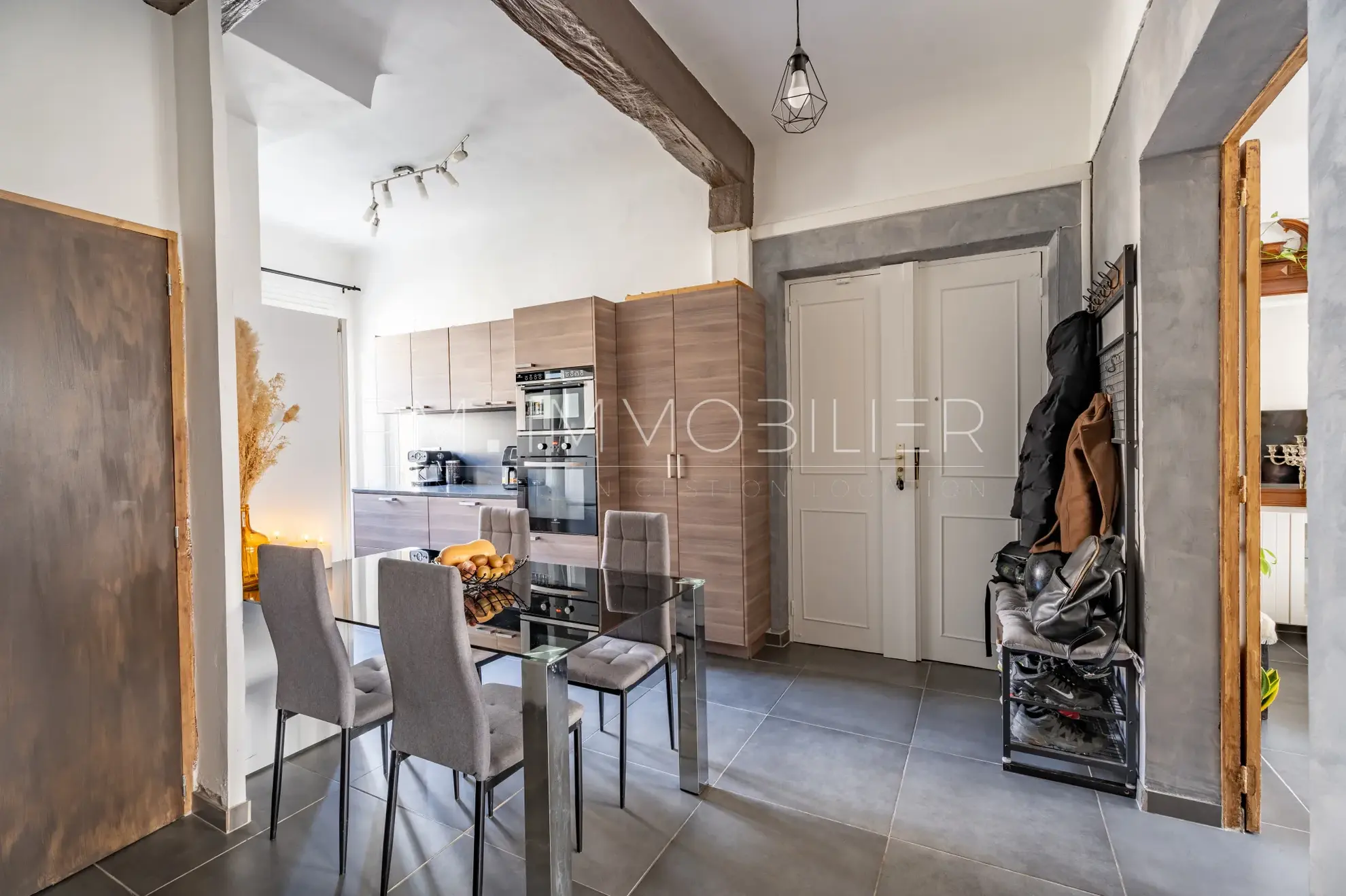Appartement traversant de 76 m² avec extérieur à Marseille, à deux pas de la place Sébastopol 