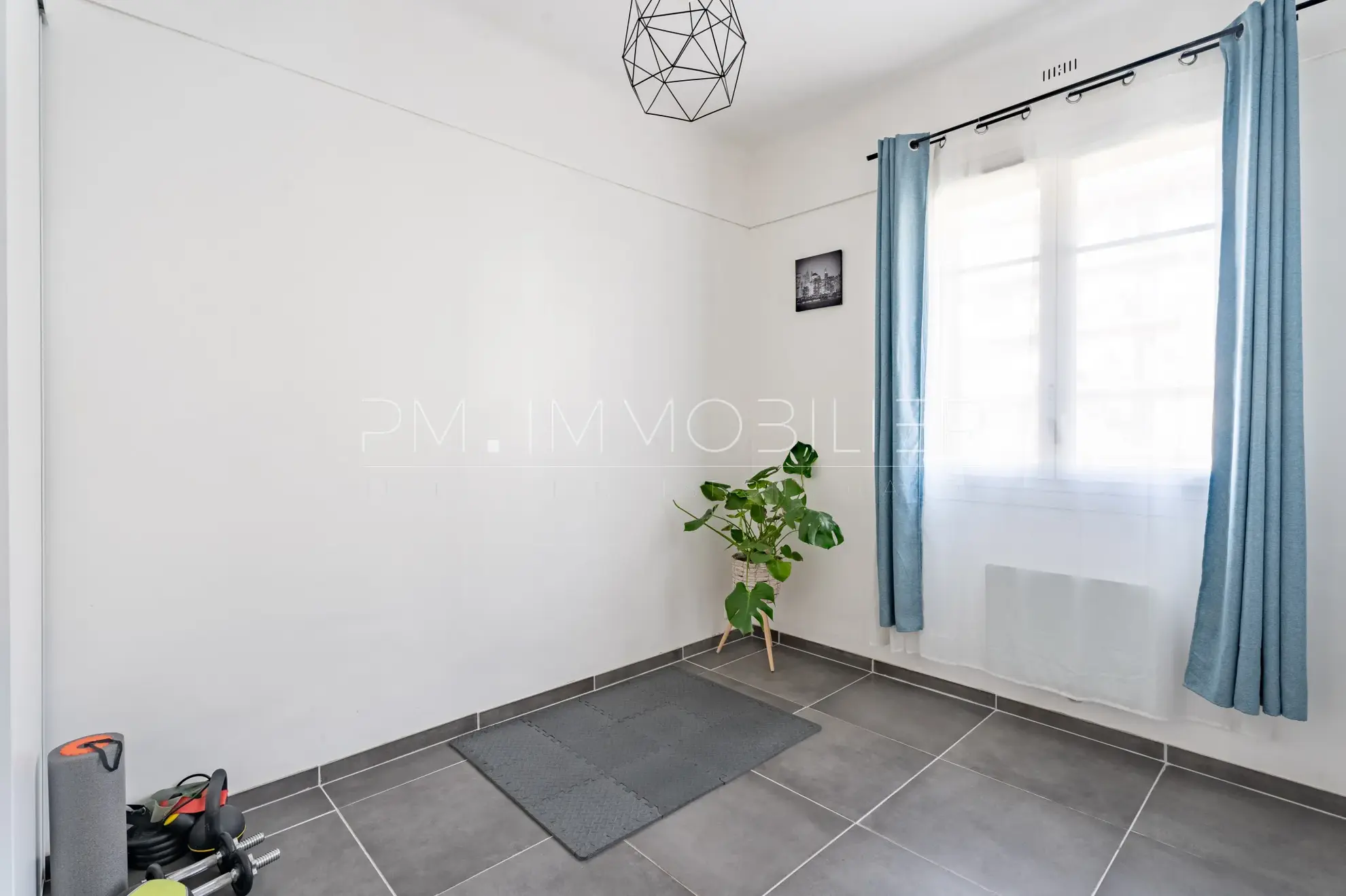 Appartement traversant de 76 m² avec extérieur à Marseille, à deux pas de la place Sébastopol 