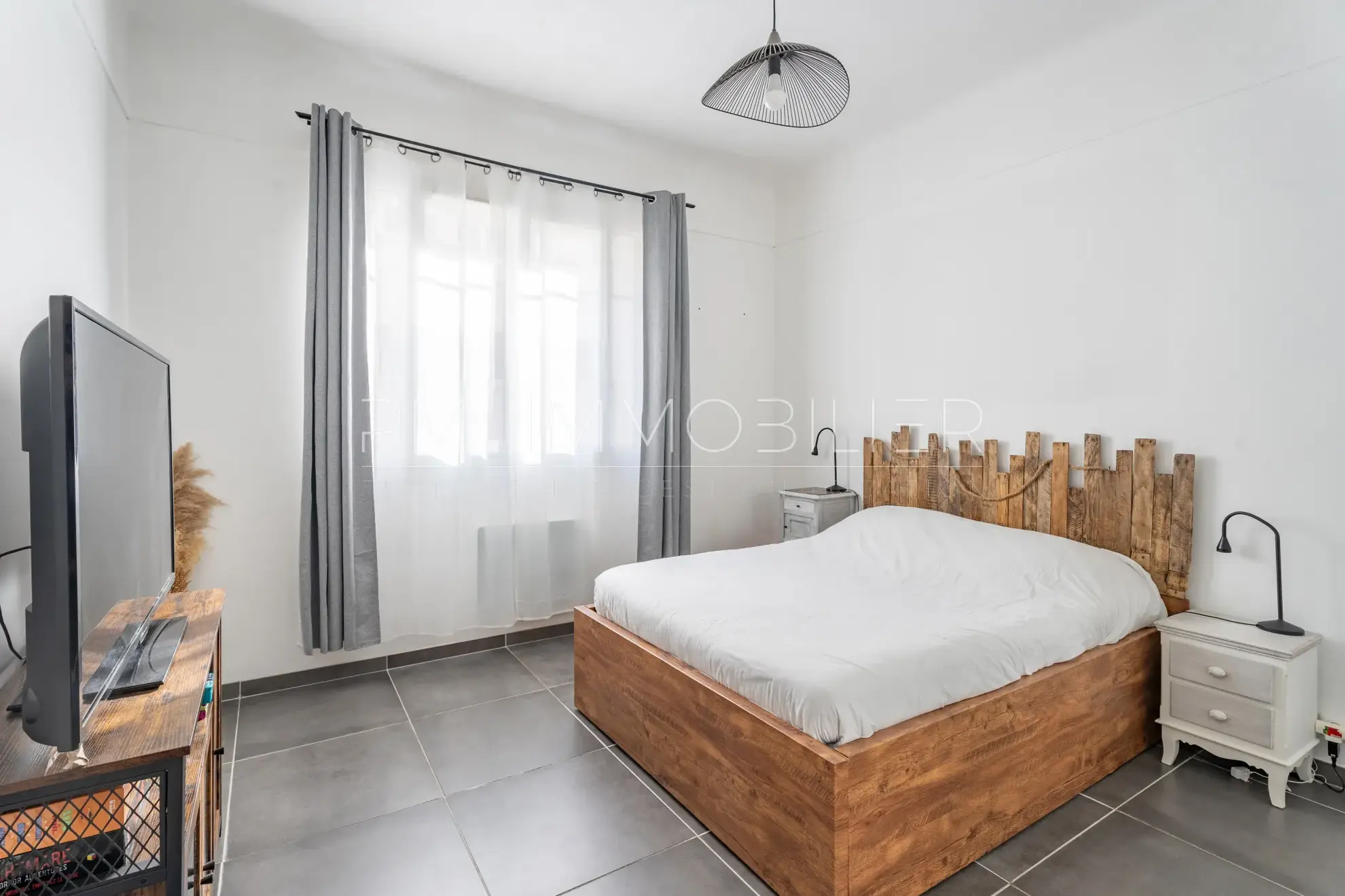 Appartement traversant de 76 m² avec extérieur à Marseille, à deux pas de la place Sébastopol 