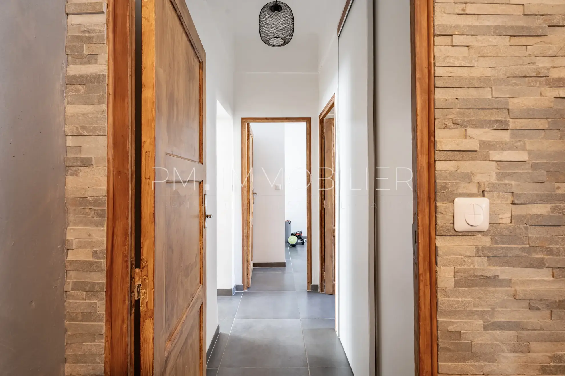 Appartement traversant de 76 m² avec extérieur à Marseille, à deux pas de la place Sébastopol 