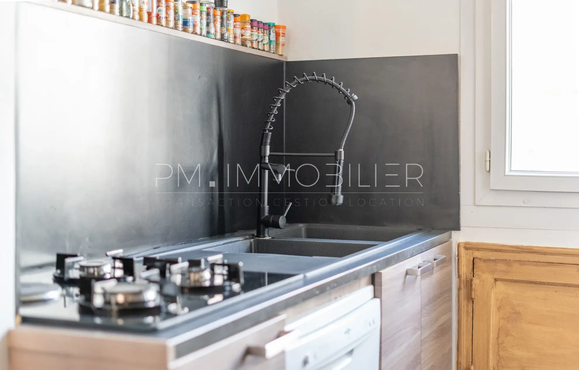 Appartement traversant de 76 m² avec extérieur à Marseille, à deux pas de la place Sébastopol 