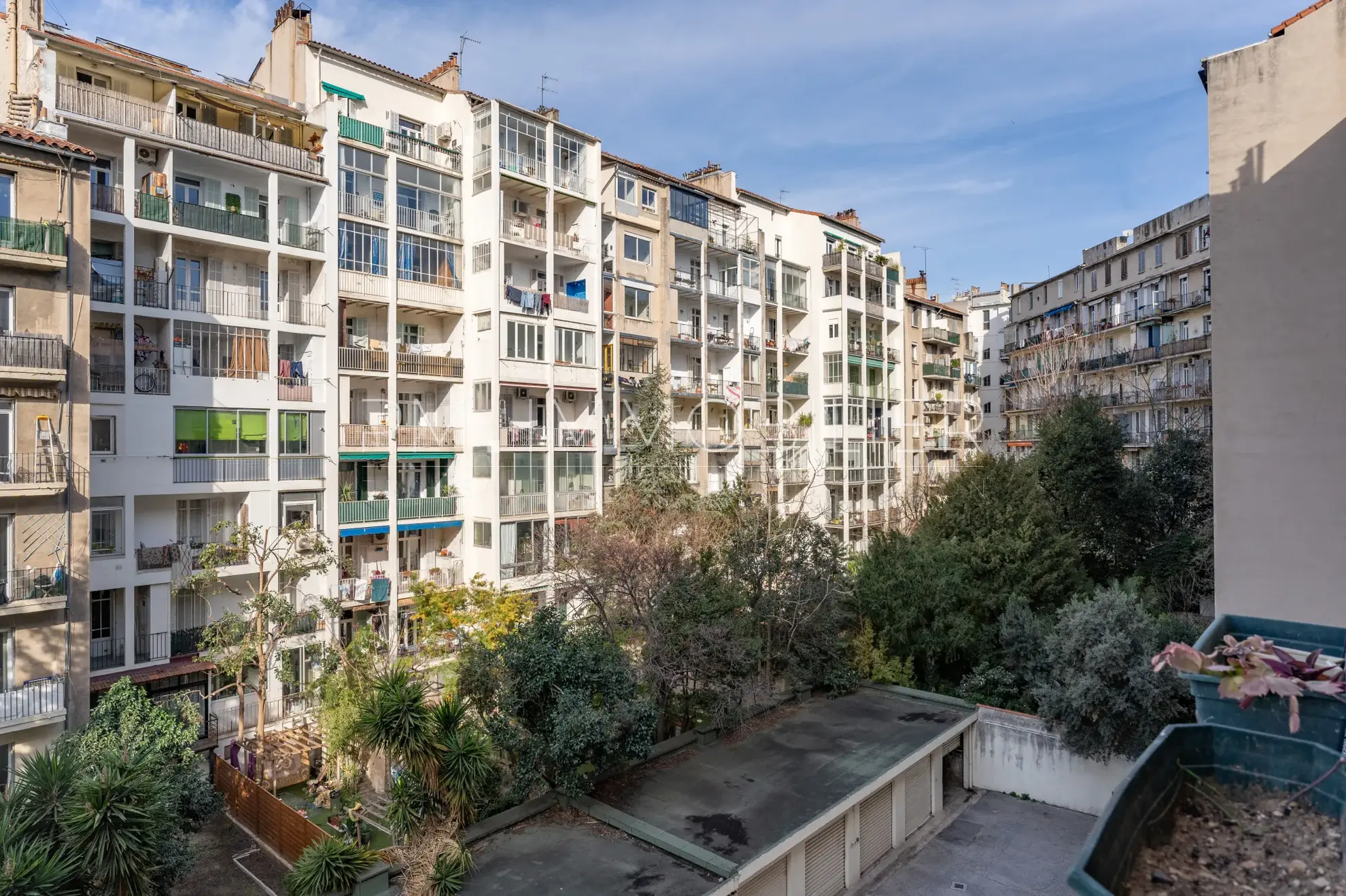 Appartement traversant de 76 m² avec extérieur à Marseille, à deux pas de la place Sébastopol 