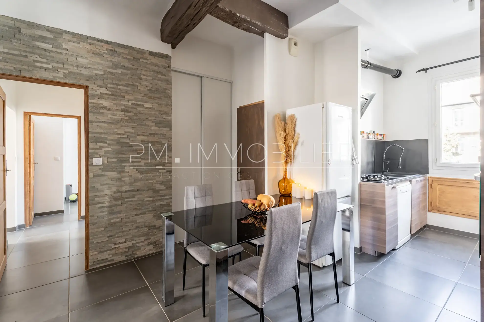 Appartement traversant de 76 m² avec extérieur à Marseille, à deux pas de la place Sébastopol 