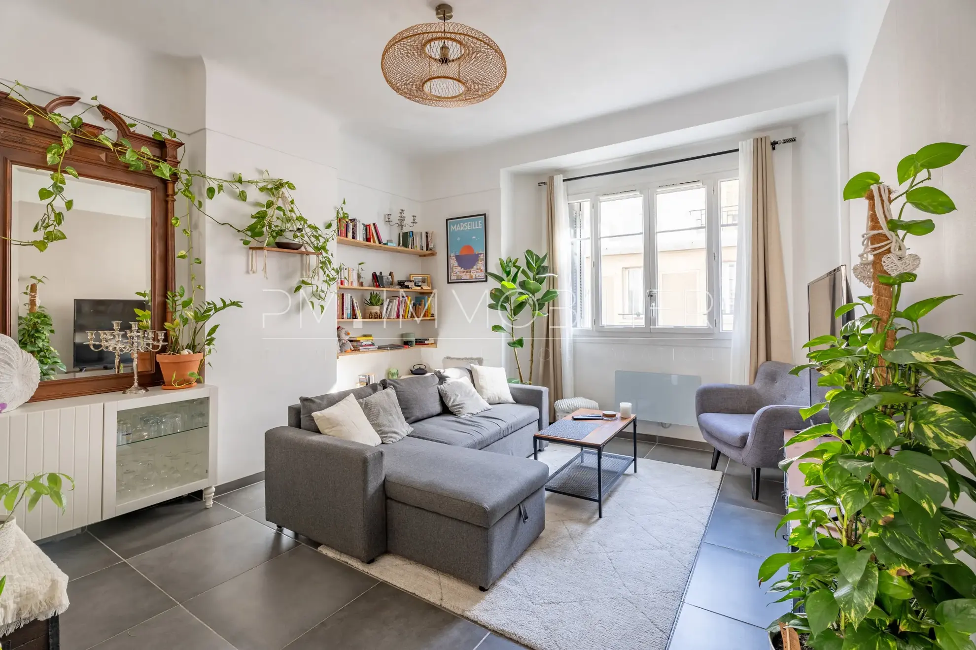 Appartement traversant de 76 m² avec extérieur à Marseille, à deux pas de la place Sébastopol
