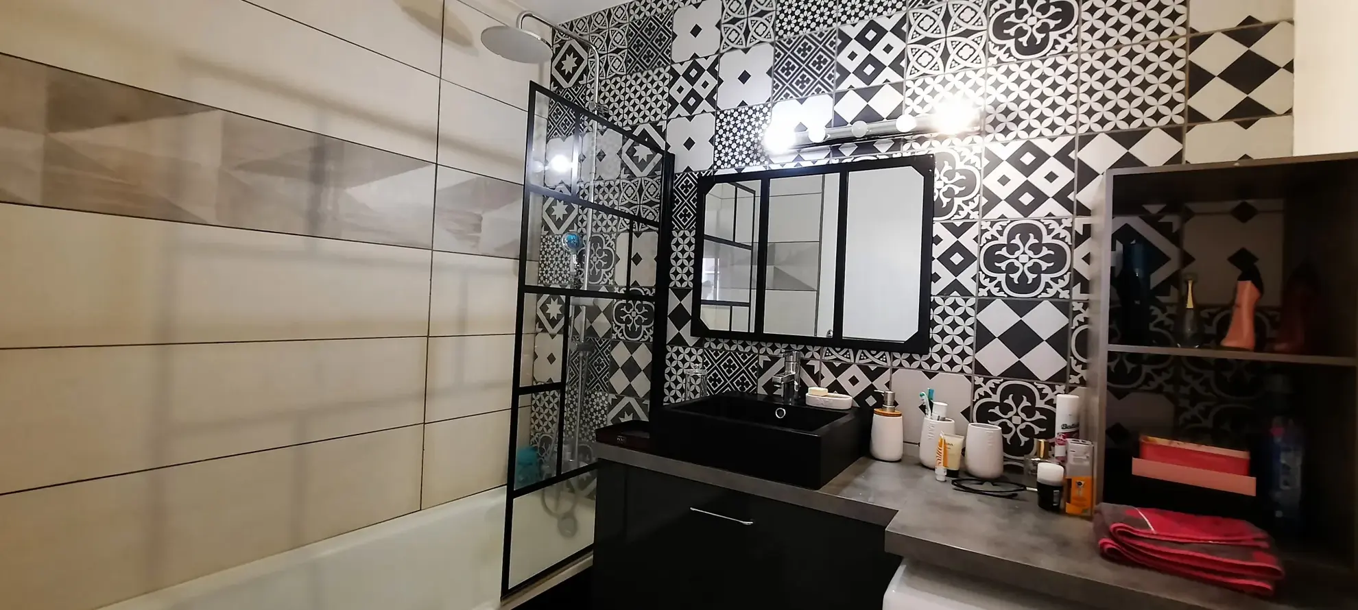 Appartement 3 pièces rénové avec balcon, cave et parking à Aurillac 