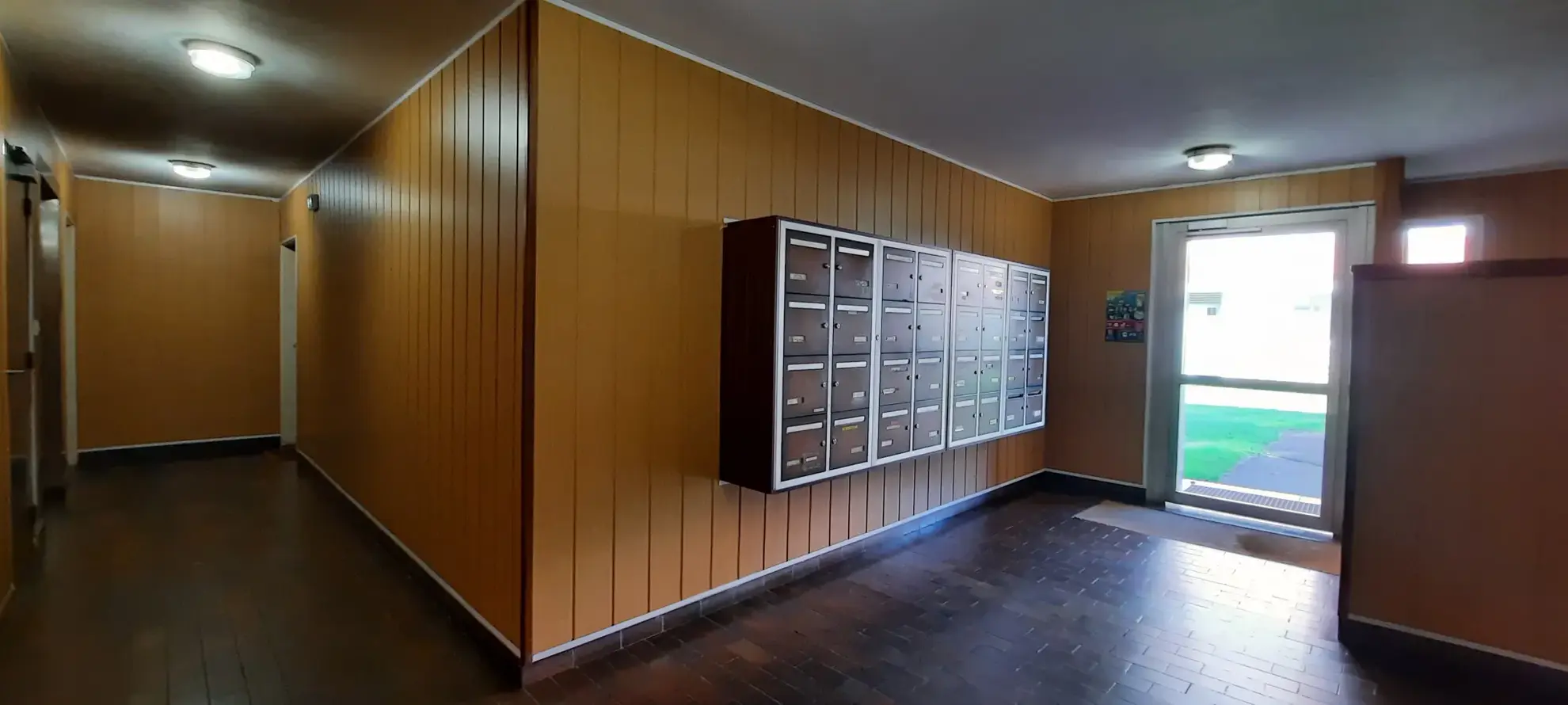 Appartement 3 pièces rénové avec balcon, cave et parking à Aurillac 