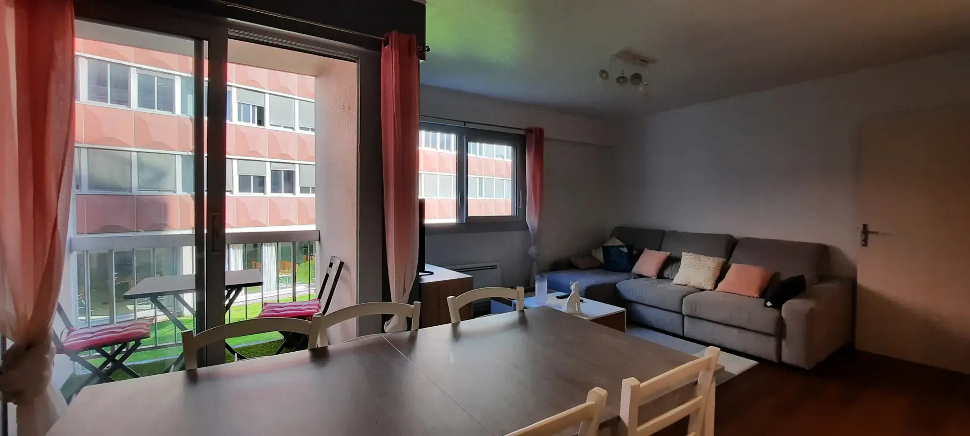 Appartement 3 pièces rénové avec balcon, cave et parking à Aurillac 