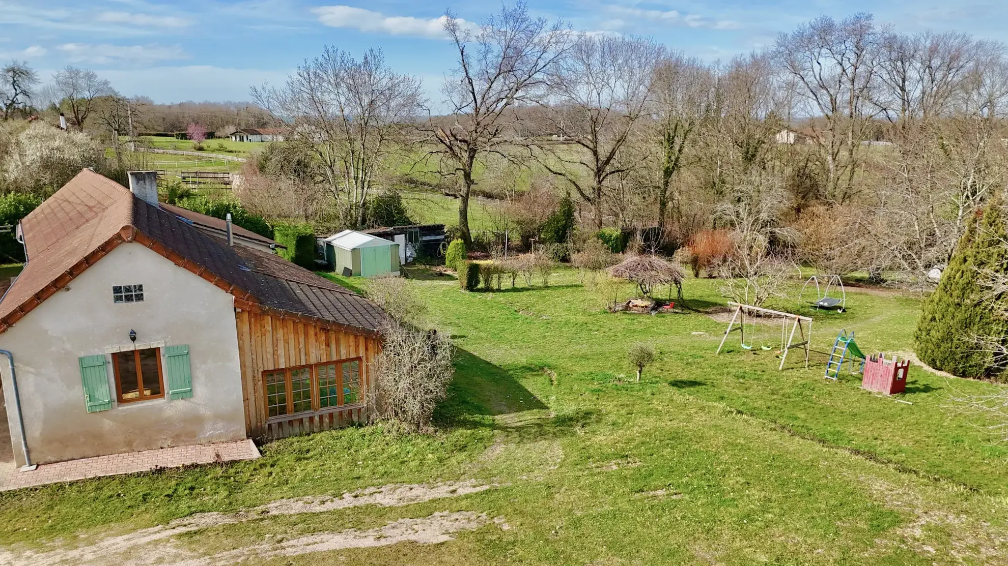 Longère de plain-pied à Vichy avec grand terrain et terrasse couverte 