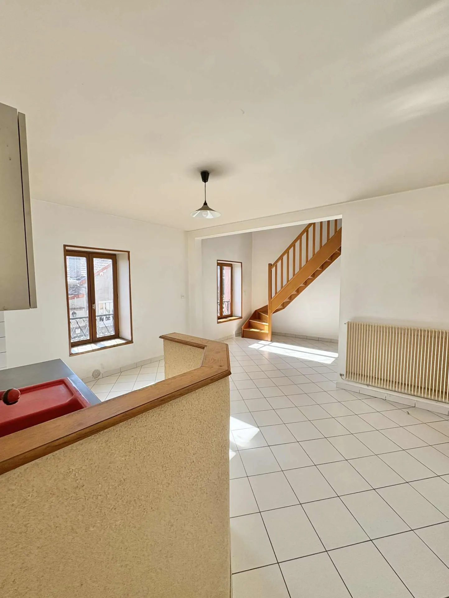 Maison en pierre de 85 m² à Châteauguay, village viticole authentique 