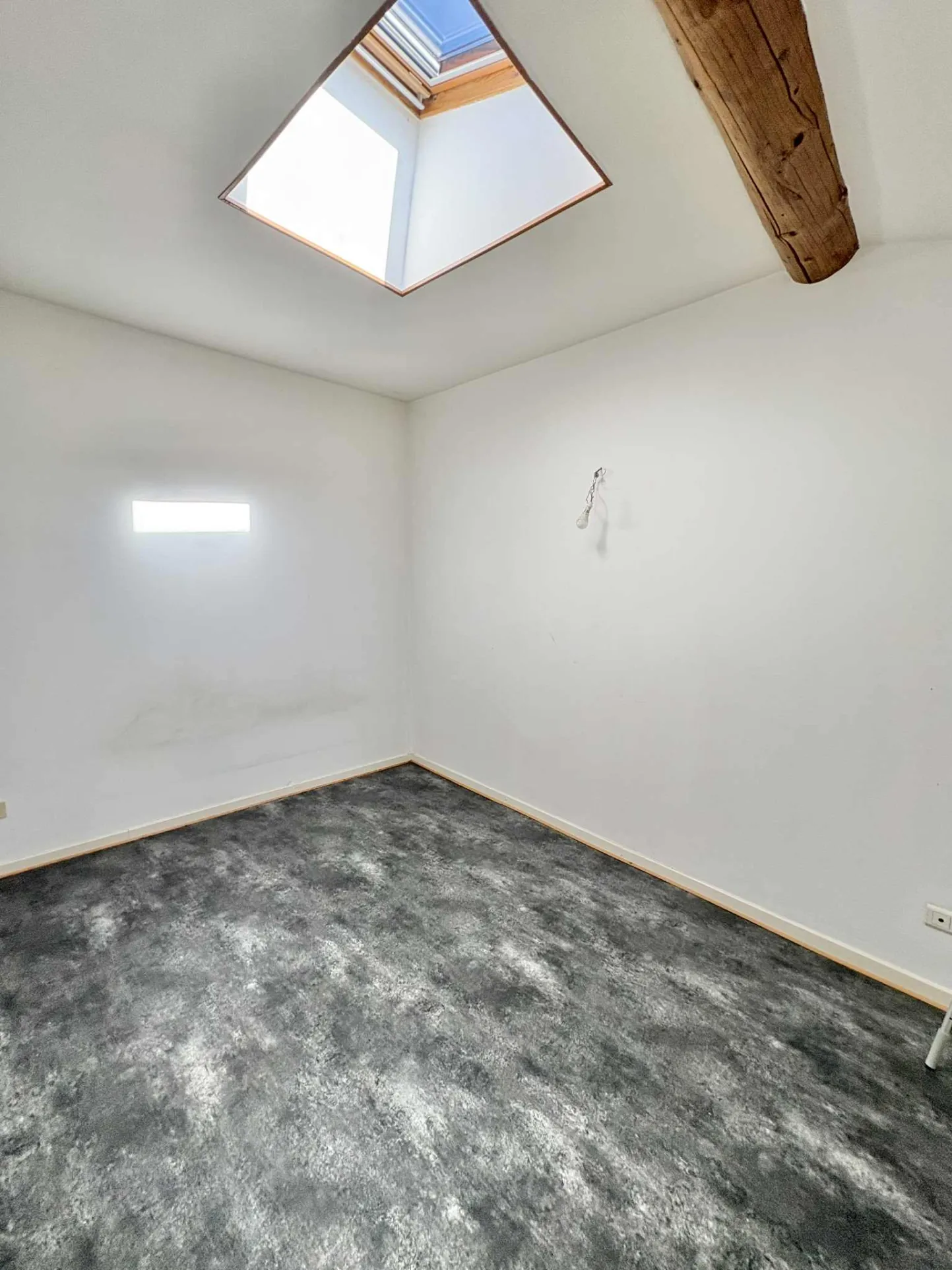 Maison en pierre de 85 m² à Châteauguay, village viticole authentique 