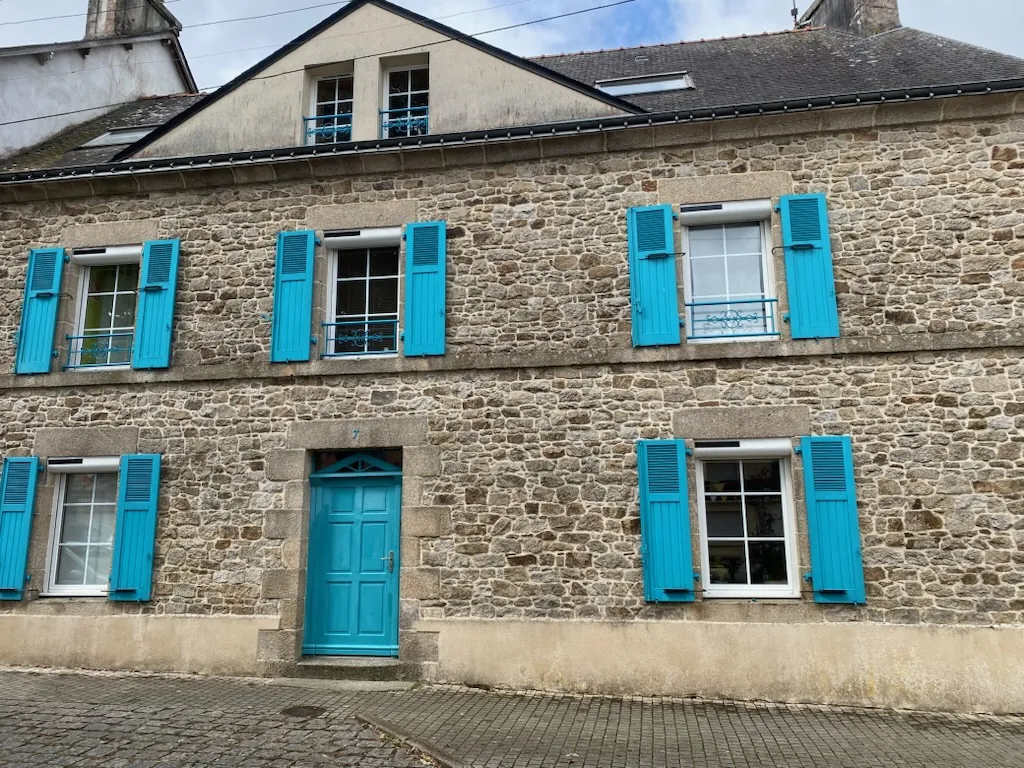 Charmante maison en pierre avec jardin et garage à Cléguérec