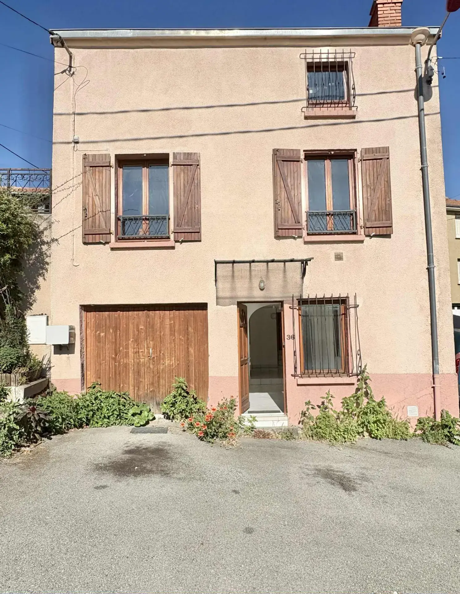 Maison en pierre de 85 m² à Châteauguay, village viticole authentique 