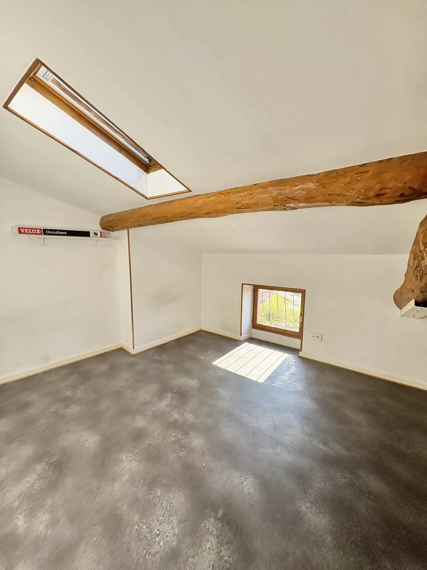 Maison en pierre de 85 m² à Châteauguay, village viticole authentique 