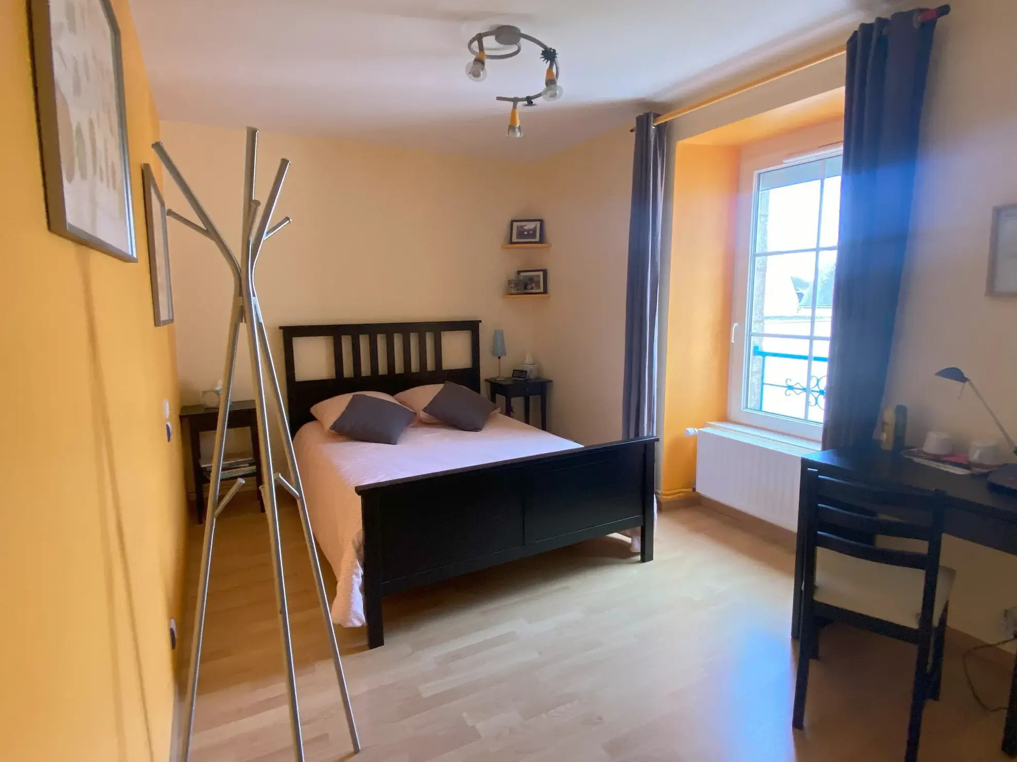 Charmante maison en pierre avec jardin et garage à Cléguérec 