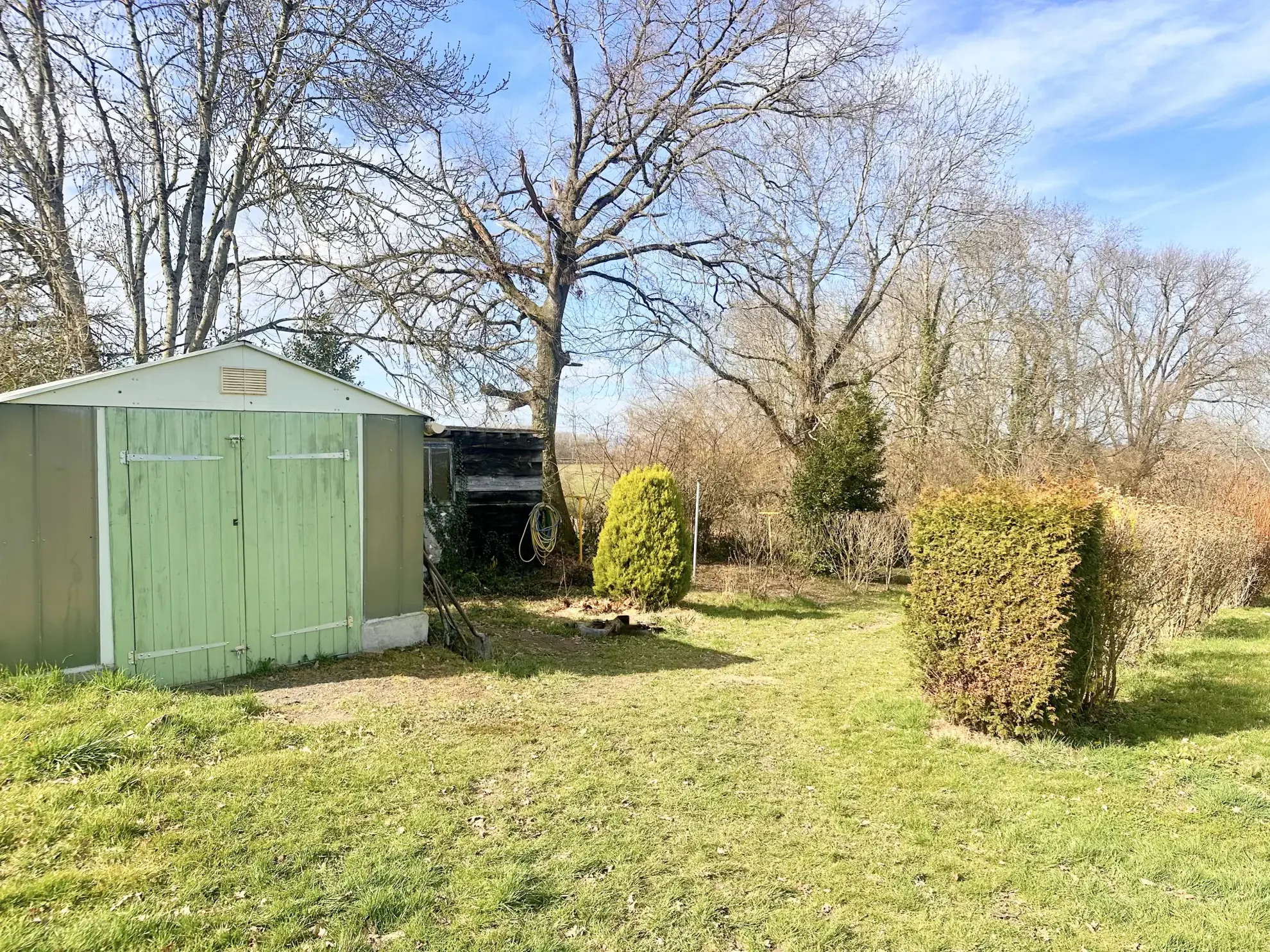 Longère de plain-pied à Vichy avec grand terrain et terrasse couverte 