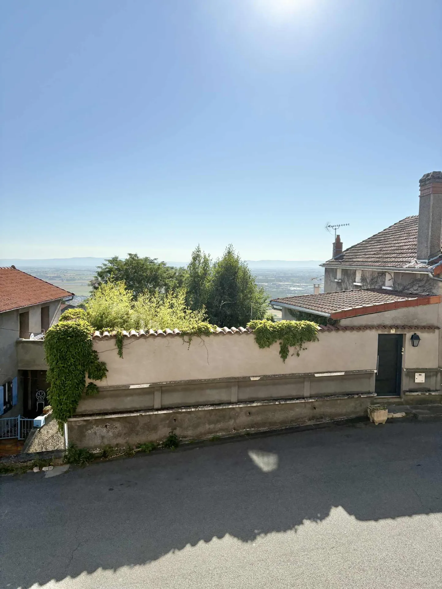 Maison en pierre de 85 m² à Châteauguay, village viticole authentique 